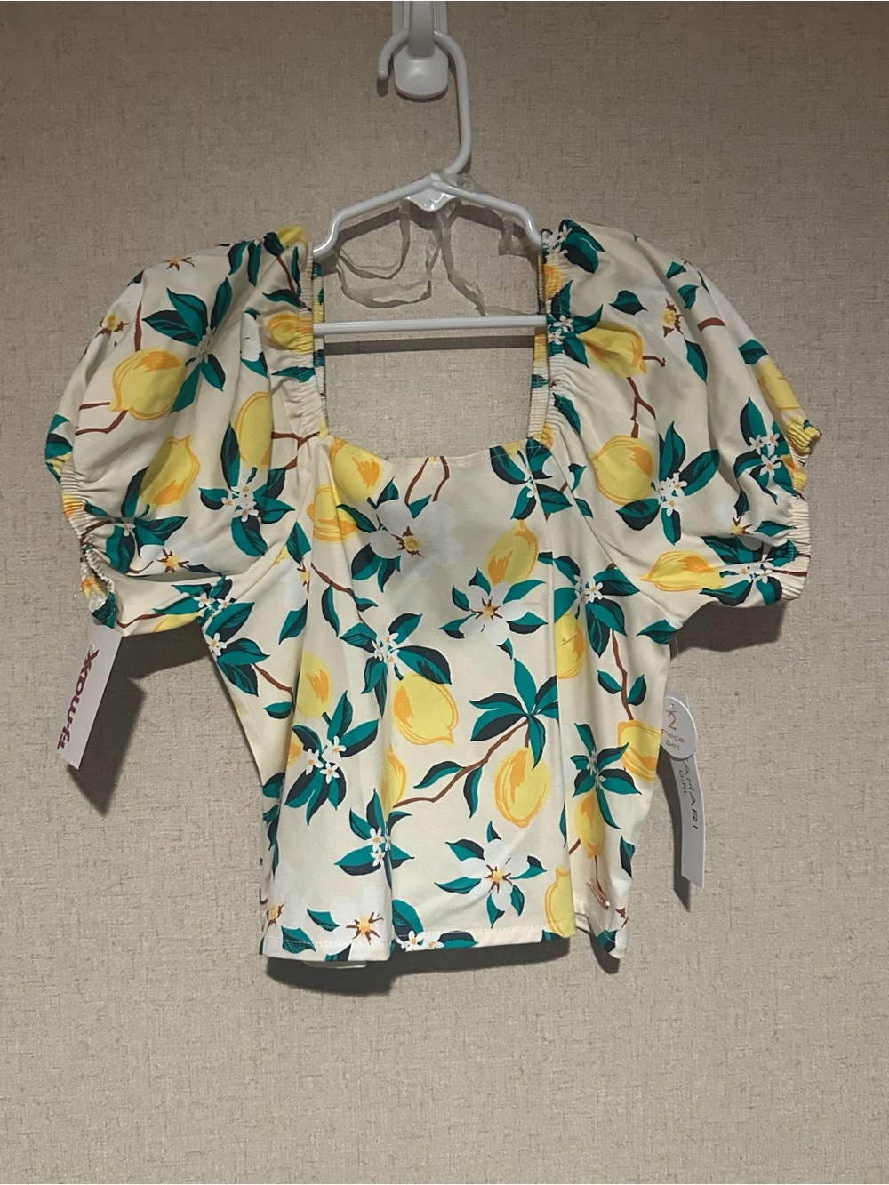 Tahari Girl Size 12 Lemon Print Smock Back Puff Sleeve Top